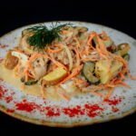 Салат з рваною свининою