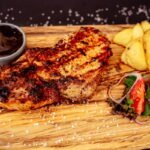 Стейк зі свинини з картоплею